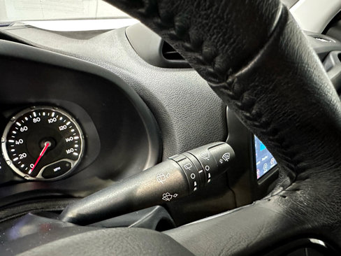 Used 2018 Jeep Renegade Altitude image 37