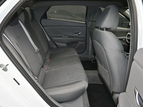 Used 2022 Hyundai Elantra SE image 42