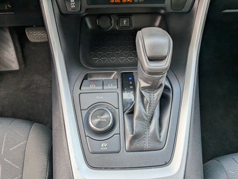 Used 2021 Toyota RAV4 XLE image 31