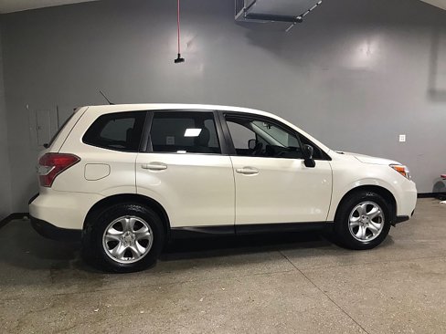 Used 2015 Subaru Forester 2.5i image 2
