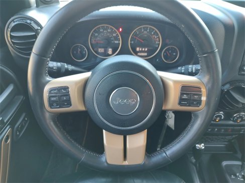 Used 2014 Jeep Wrangler Unlimited Sahara image 14