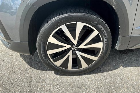 Certified 2023 Volkswagen Taos SE w/ Panoramic Sunroof Package image 13
