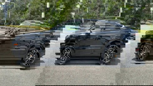 Certified 2024 Porsche Cayenne Coupe image 5