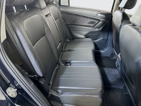 Used 2022 Volkswagen Tiguan SE w/ Panoramic Sunroof Package image 13