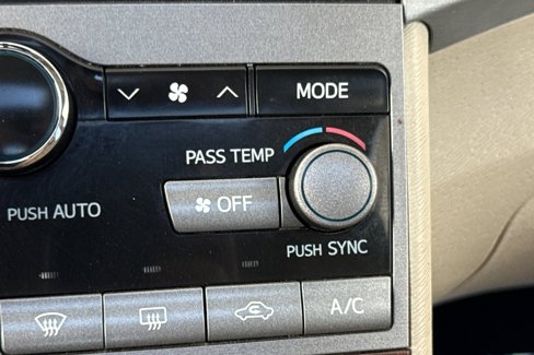 Used 2011 Toyota Venza AWD image 30