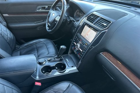 Used 2017 Ford Explorer Platinum image 15