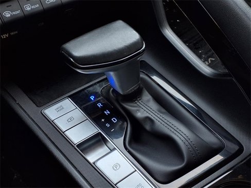 Used 2023 Hyundai Elantra Limited w/ Preferred Accessory Package image 7