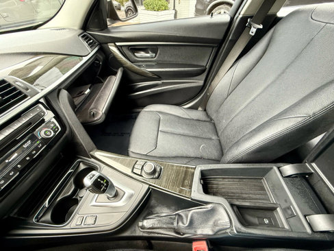 Used 2018 BMW 320i Sedan image 16