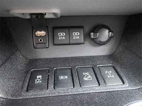 Used 2018 Toyota Highlander XLE image 10