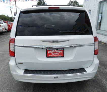 Used 2014 Chrysler Town & Country Touring image 7