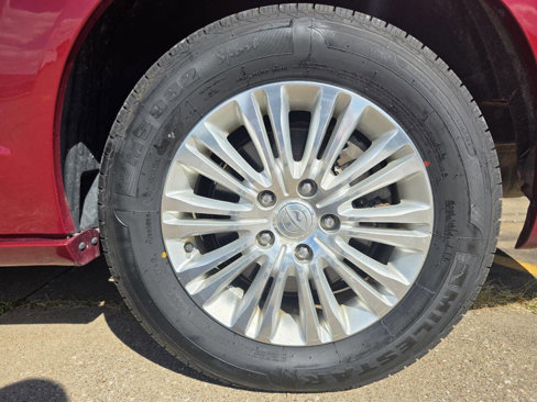Used 2016 Chrysler Town & Country Limited image 26
