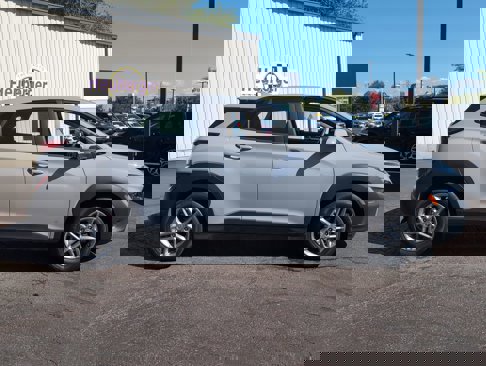 Used 2023 Hyundai Kona SE image 8
