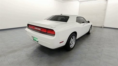Used 2010 Dodge Challenger SE image 8