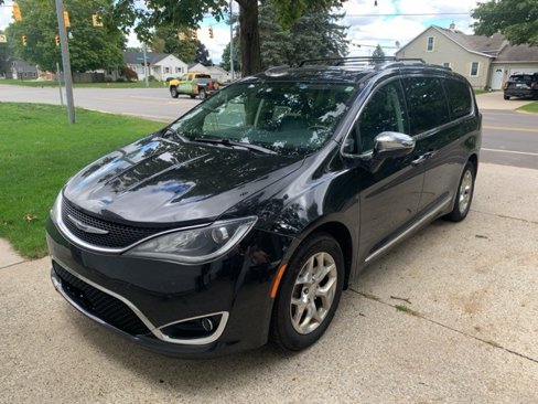 Used 2019 Chrysler Pacifica Limited w/ Advanced Safetytec Group image 2