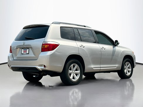 Used 2010 Toyota Highlander 2WD image 2