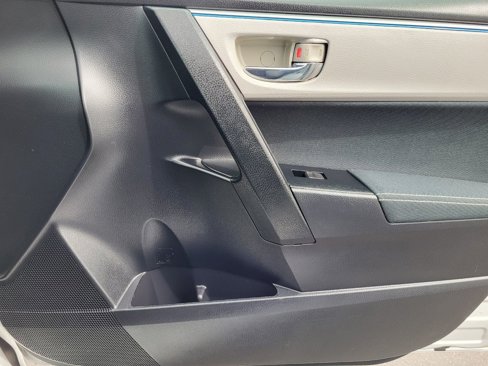 Used 2016 Toyota Corolla image 19