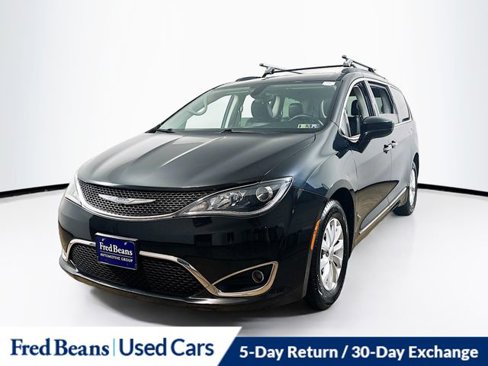 Used 2017 Chrysler Pacifica Touring-L image 3