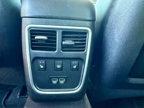 Used 2017 Chrysler 300 C image 40