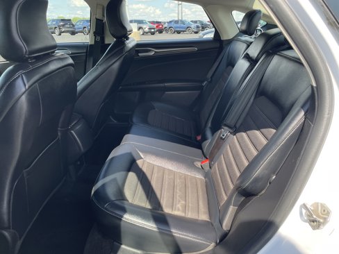 Used 2017 Ford Fusion SE w/ Equipment Group 201A image 21