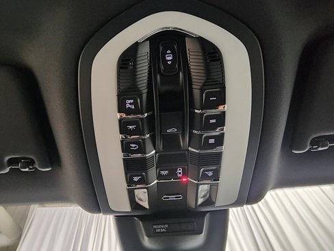 Used 2025 Porsche Macan image 20