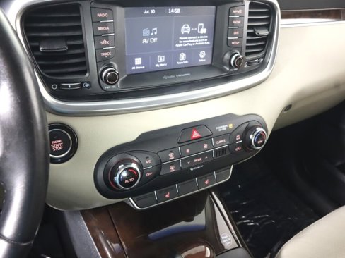 Used 2017 Kia Sorento EX image 16