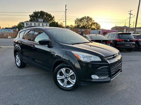 Used 2015 Ford Escape SE image 2