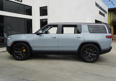 Used 2024 Rivian R1S Adventure image 4