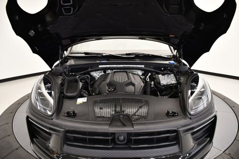 Certified 2023 Porsche Macan image 13