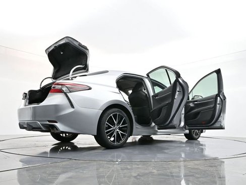 Used 2021 Toyota Camry SE image 46