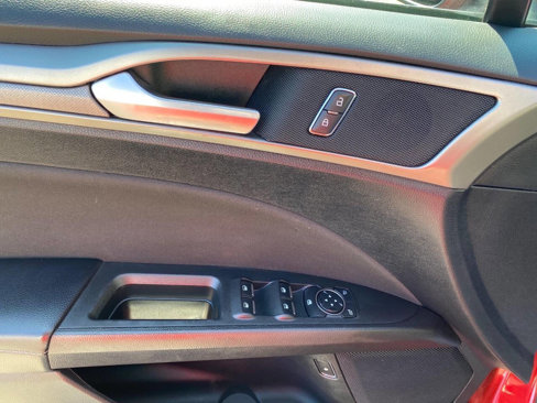 Used 2019 Ford Fusion SE image 15