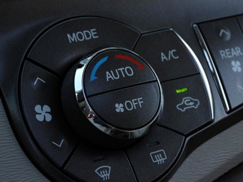 Used 2014 Toyota Sienna XLE image 49