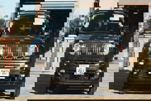 Used 2017 Jeep Renegade Latitude image 2