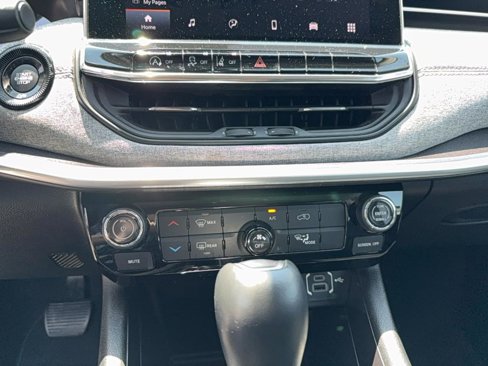 Used 2022 Jeep Compass Latitude image 21
