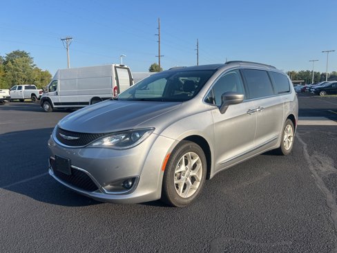 Certified 2017 Chrysler Pacifica Touring-L w/ Tire & Wheel Group image 5