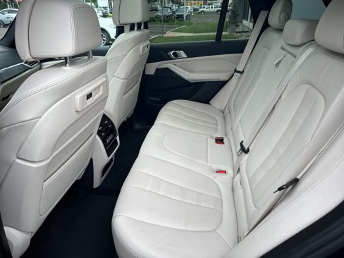 Certified 2022 BMW X5 xDrive45e w/ Luxury Seating Package image 10