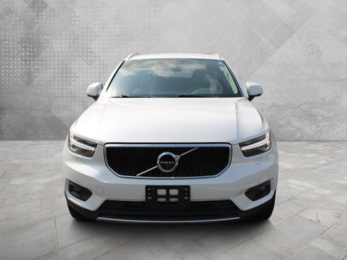 Used 2022 Volvo XC40 T5 Momentum image 5