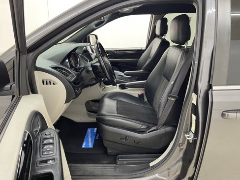 Used 2019 Dodge Grand Caravan SXT image 18