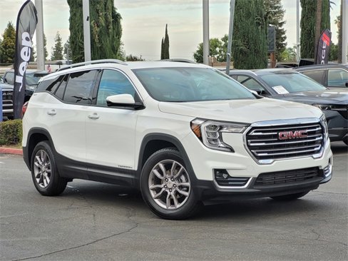 Used 2024 GMC Terrain SLT image 2