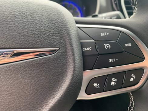 New 2025 Chrysler Pacifica Select image 17