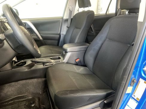 Used 2018 Toyota RAV4 LE image 4