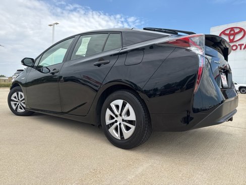 Certified 2017 Toyota Prius Two image 4