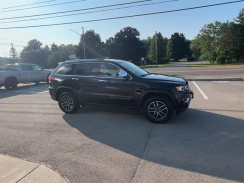Used 2019 Jeep Grand Cherokee Limited image 3