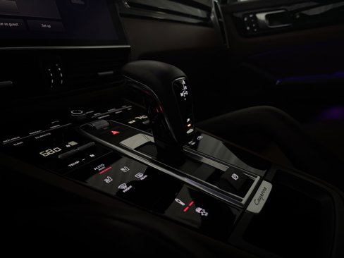 Certified 2023 Porsche Cayenne S image 29