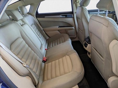 Used 2015 Ford Fusion SE image 20