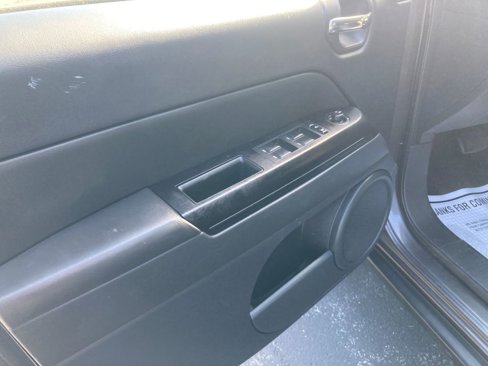 Used 2017 Jeep Compass Sport w/ Power Value Group image 15
