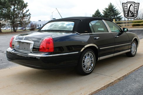 Used 2006 Lincoln Town Car Designer Series image 6