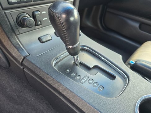 Used 2003 Ford Thunderbird image 24