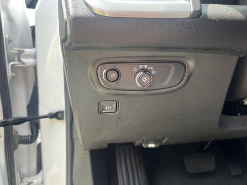 Used 2024 GMC Terrain SLE image 12