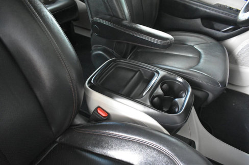 Used 2020 Chrysler Pacifica Touring-L image 29