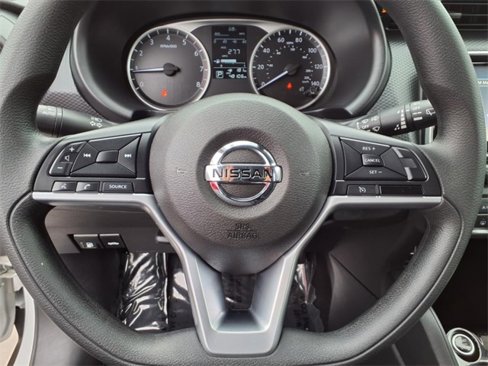 Used 2021 Nissan Kicks S image 8